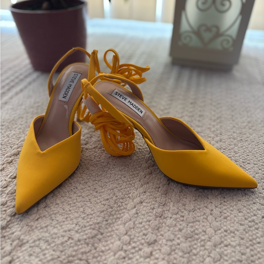 Steve Madden Mustard Pointed Toe Heels